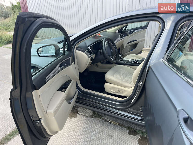 Седан Ford Fusion 2015 в Одесі