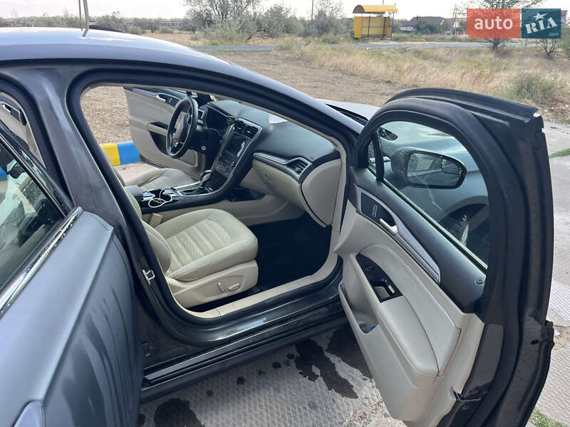 Седан Ford Fusion 2015 в Одесі