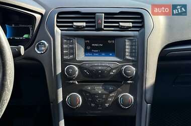 Седан Ford Fusion 2018 в 