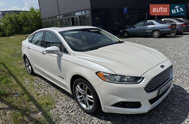 Седан Ford Fusion 2015 в 