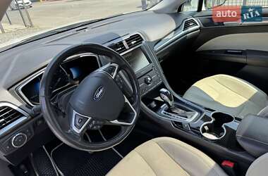 Седан Ford Fusion 2015 в 