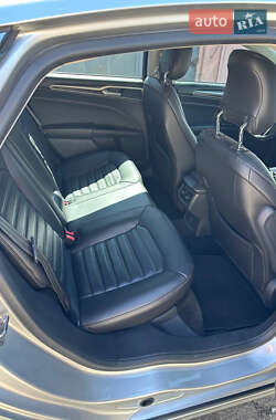 Седан Ford Fusion 2013 в 