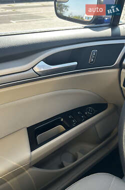 Седан Ford Fusion 2016 в 