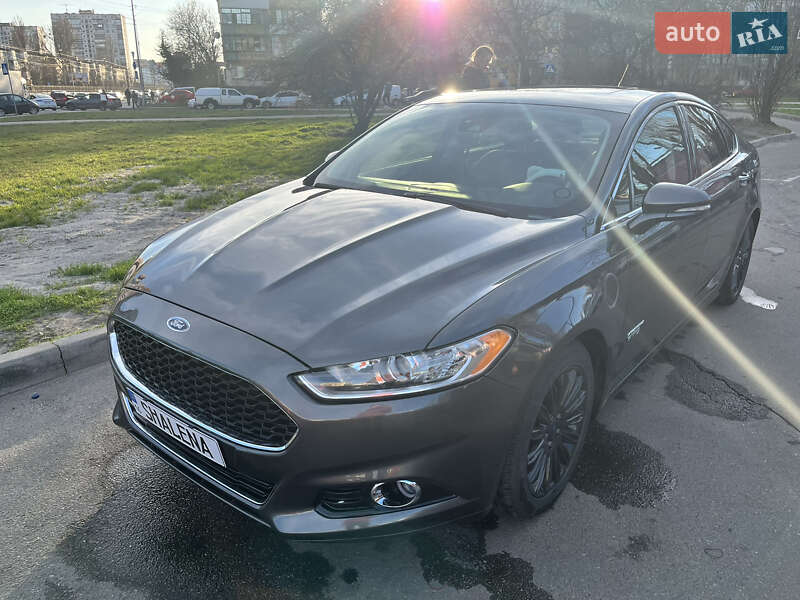 Седан Ford Fusion 2015 в 