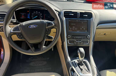 Седан Ford Fusion 2016 в 