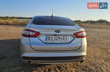Седан Ford Fusion 2016 в 