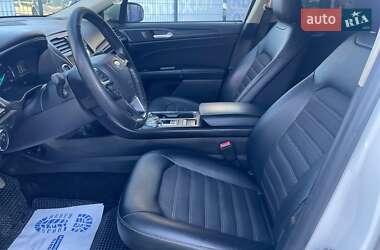 Седан Ford Fusion 2017 в 