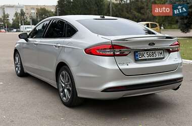 Седан Ford Fusion 2017 в 