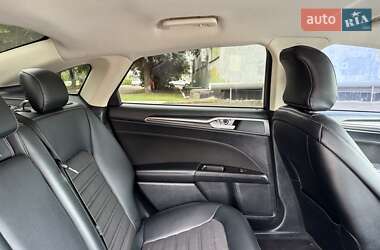Седан Ford Fusion 2017 в 