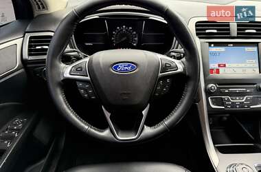 Седан Ford Fusion 2017 в 
