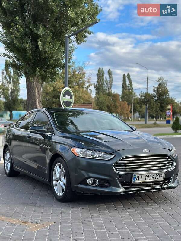 Седан Ford Fusion 2015 в 