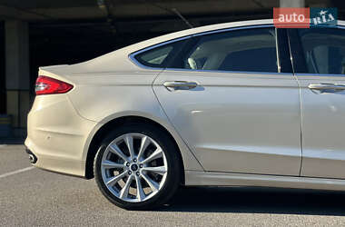 Седан Ford Fusion 2016 в 