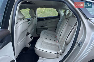 Седан Ford Fusion 2016 в 