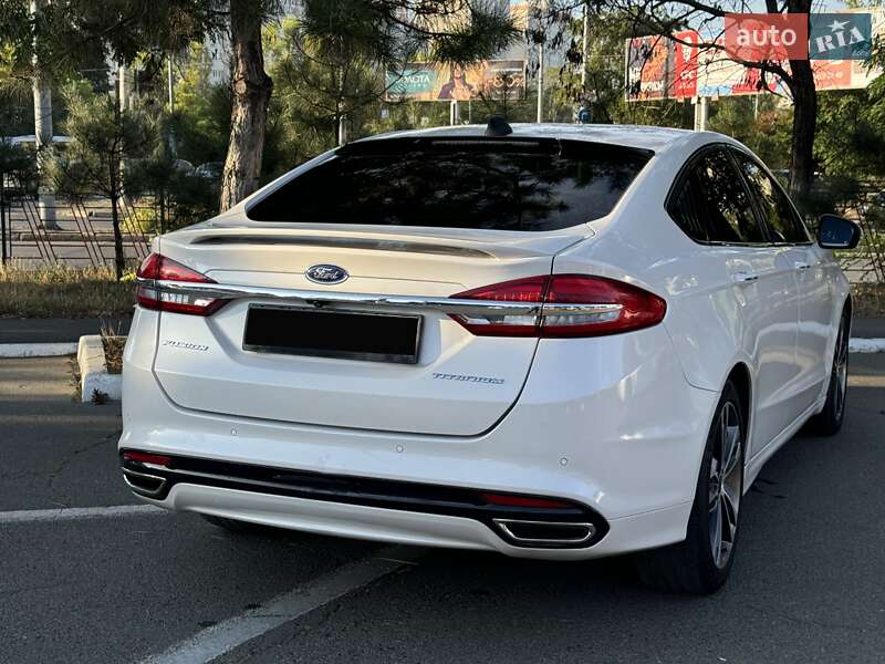 Седан Ford Fusion 2016 в Одесі