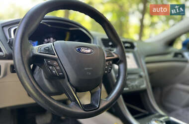 Седан Ford Fusion 2017 в 