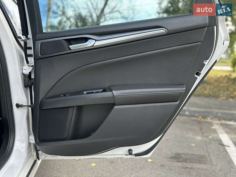 Седан Ford Fusion 2013 в Києві