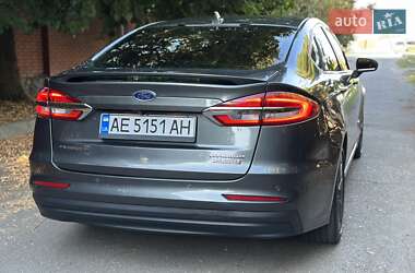 Седан Ford Fusion 2019 в 