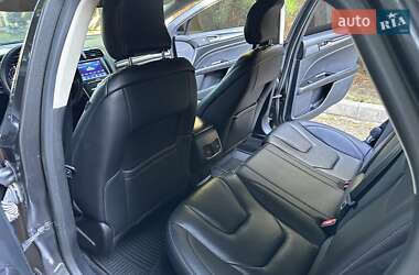 Седан Ford Fusion 2019 в 