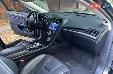 Седан Ford Fusion 2019 в 