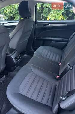 Седан Ford Fusion 2017 в 