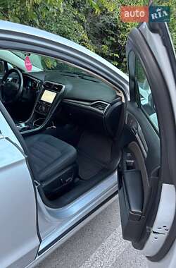 Седан Ford Fusion 2017 в 