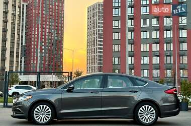 Седан Ford Fusion 2017 в 