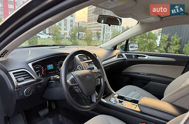 Седан Ford Fusion 2017 в 