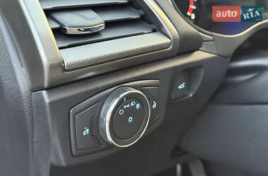 Седан Ford Fusion 2017 в 