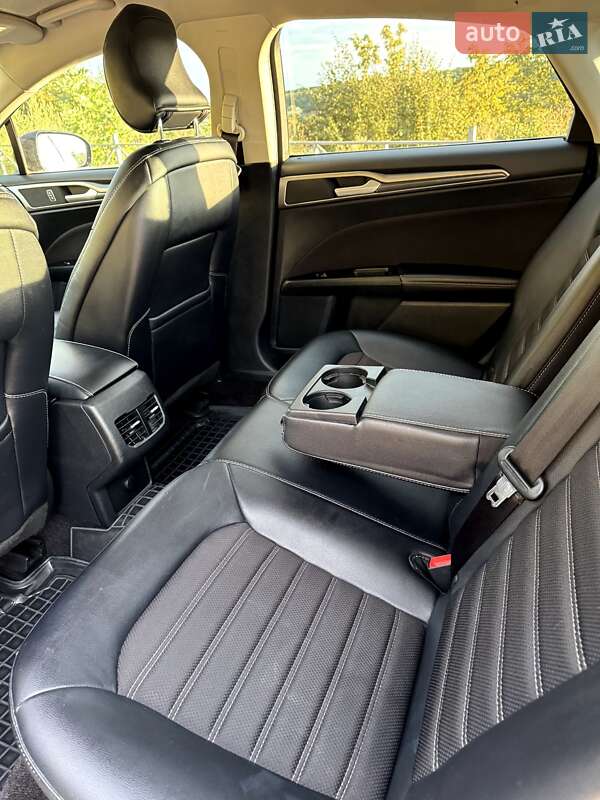 Седан Ford Fusion 2016 в Теребовле