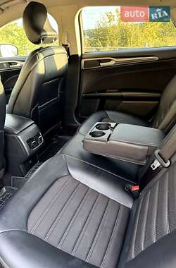 Седан Ford Fusion 2016 в 