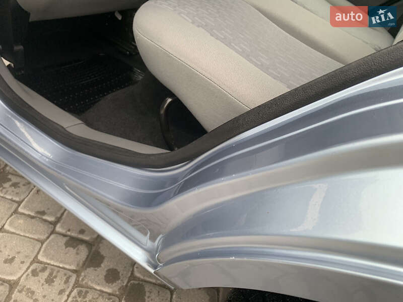 Хэтчбек Ford Fusion 2004 в Борщеве