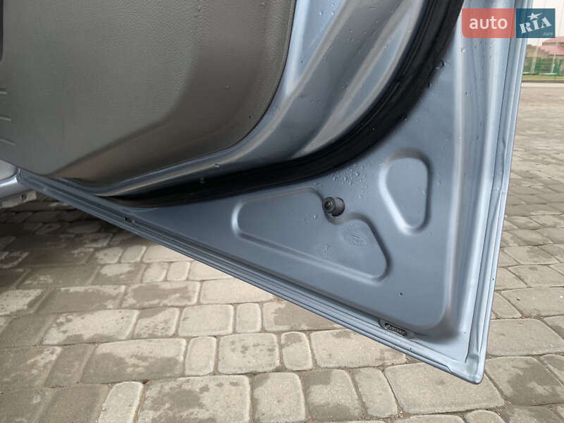 Хэтчбек Ford Fusion 2004 в Борщеве
