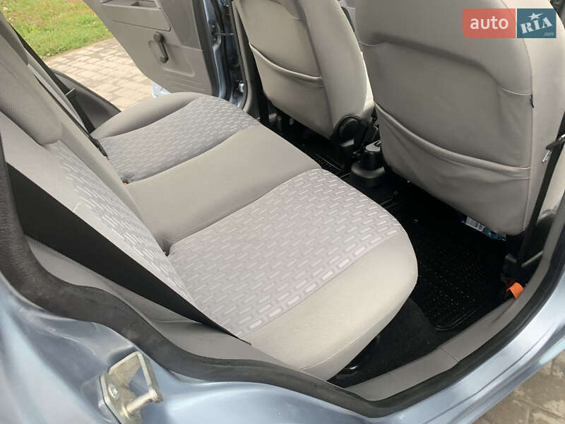 Хэтчбек Ford Fusion 2004 в Борщеве