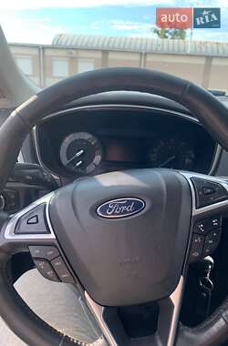 Седан Ford Fusion 2013 в 