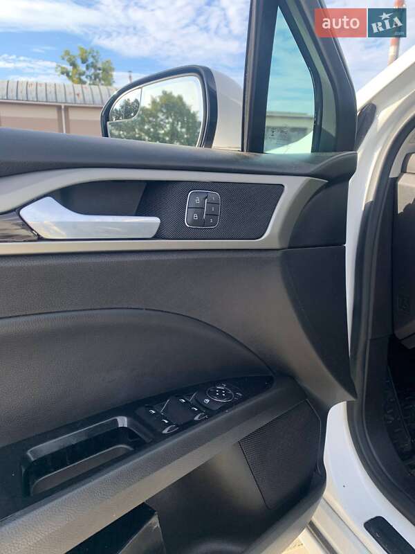 Седан Ford Fusion 2013 в Черкасах