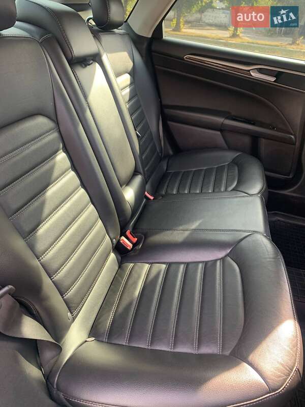 Седан Ford Fusion 2013 в Черкасах