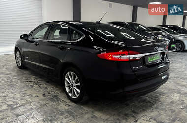 Седан Ford Fusion 2016 в 