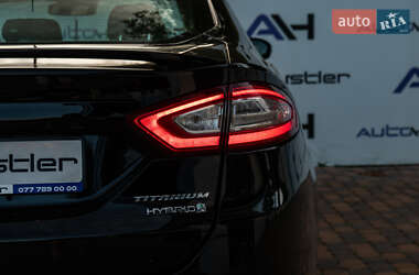 Седан Ford Fusion 2015 в 