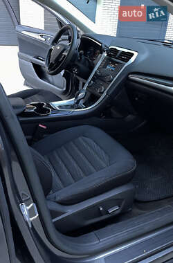 Седан Ford Fusion 2015 в 