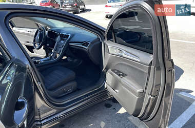 Седан Ford Fusion 2015 в 