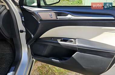 Седан Ford Fusion 2017 в 