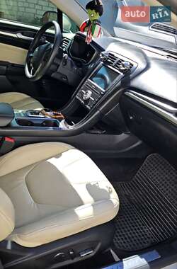Седан Ford Fusion 2017 в 