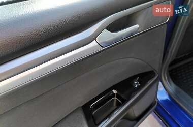 Седан Ford Fusion 2015 в 