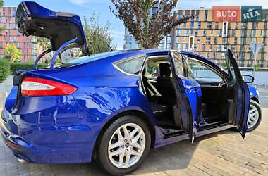 Седан Ford Fusion 2015 в 