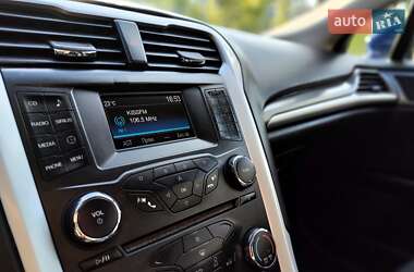 Седан Ford Fusion 2015 в 