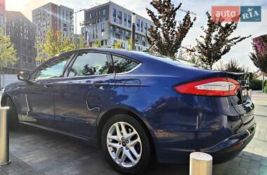 Седан Ford Fusion 2015 в 