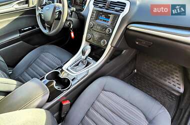 Седан Ford Fusion 2015 в 