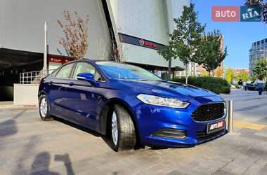 Седан Ford Fusion 2015 в 