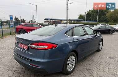 Седан Ford Fusion 2019 в 