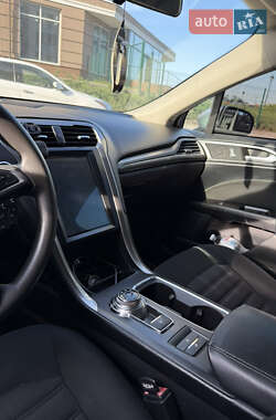 Седан Ford Fusion 2017 в 